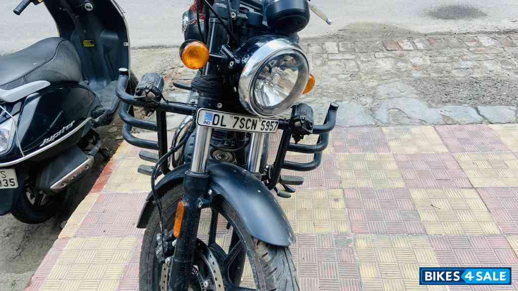 Black Royal Enfield Meteor 350 Stellar