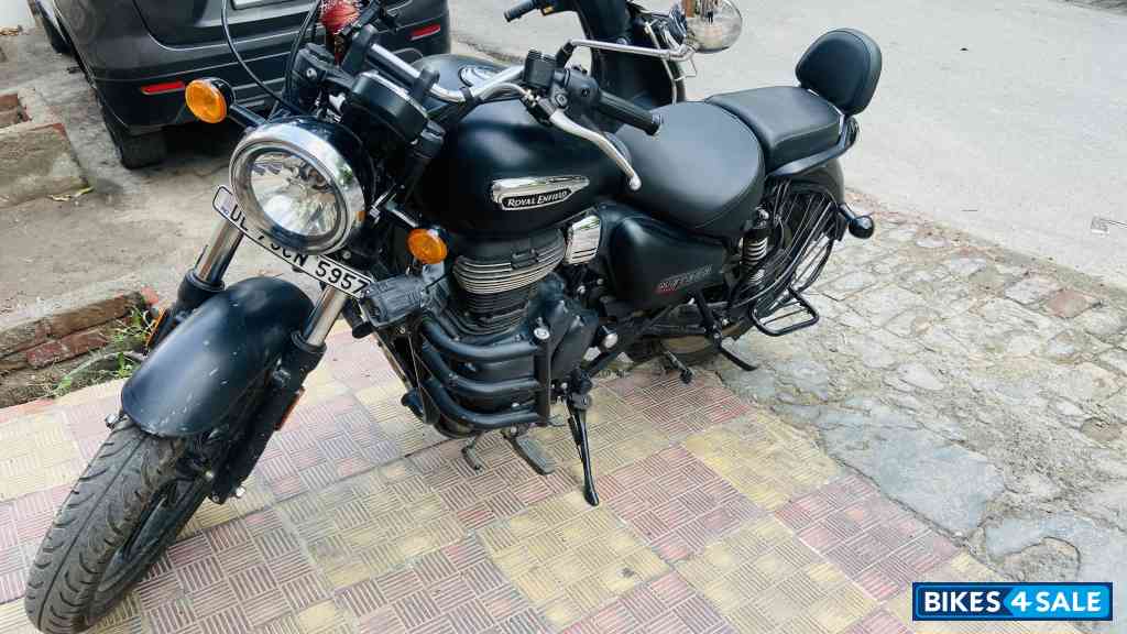 Black Royal Enfield Meteor 350 Stellar