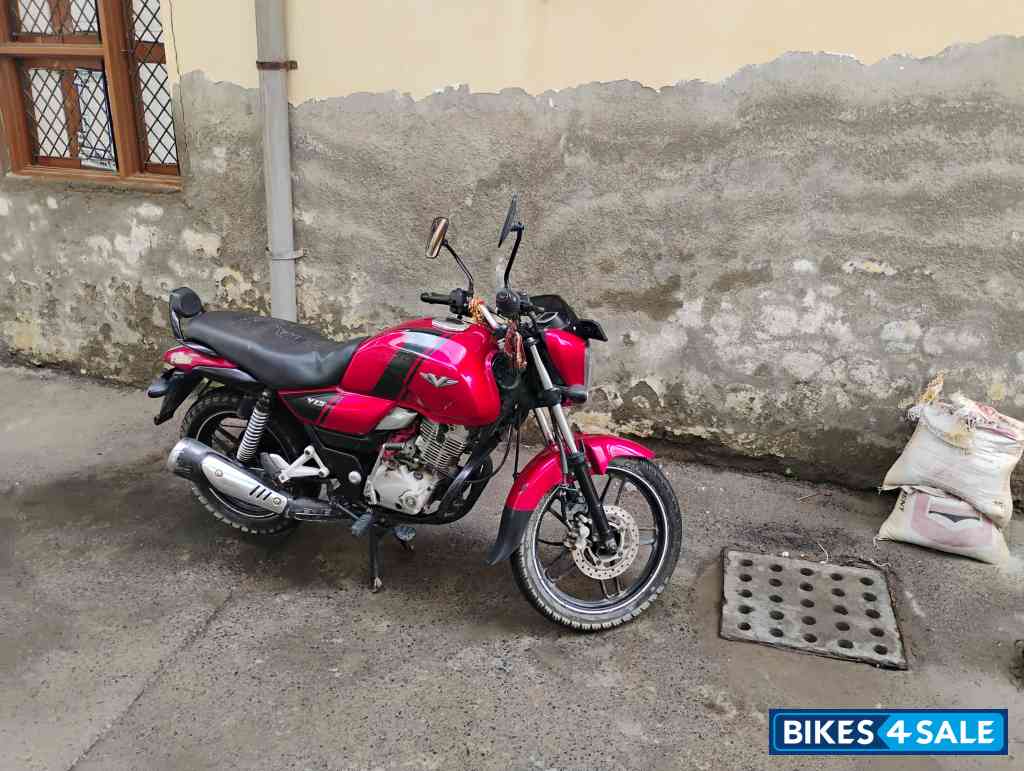 Red Bajaj V15