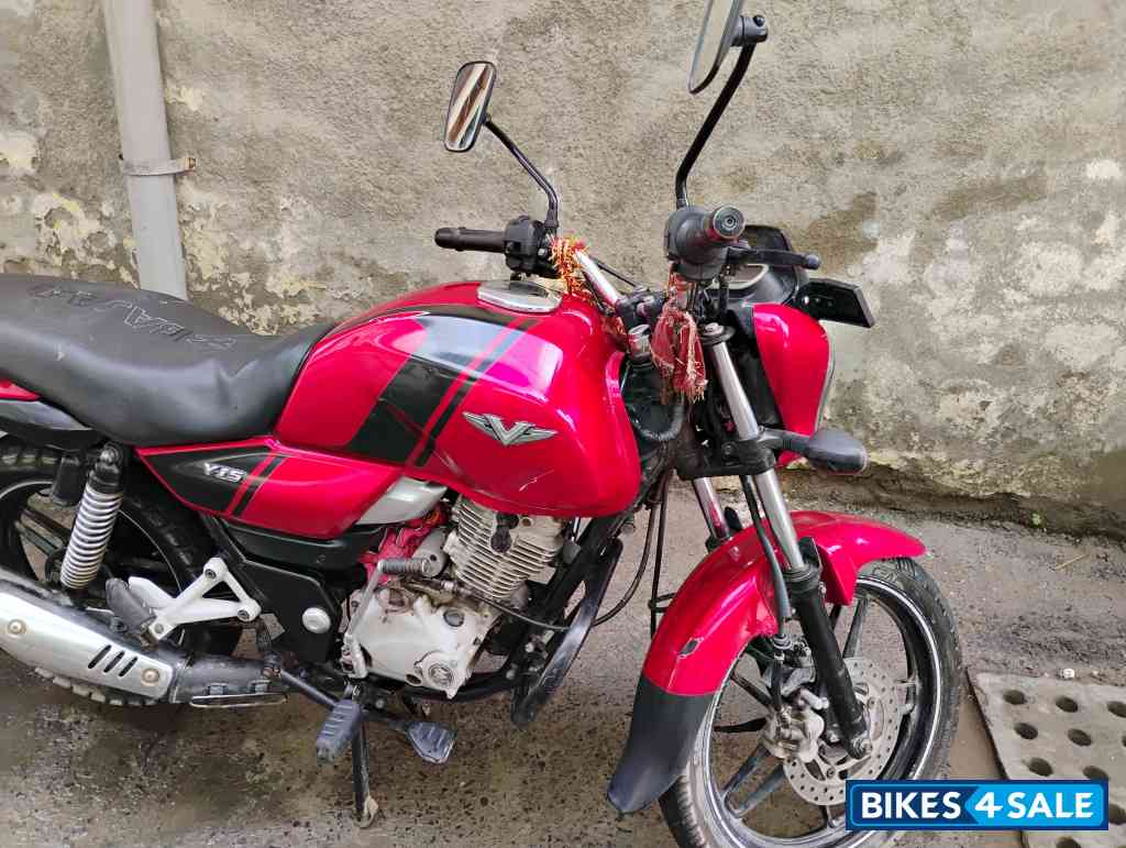 Red Bajaj V15