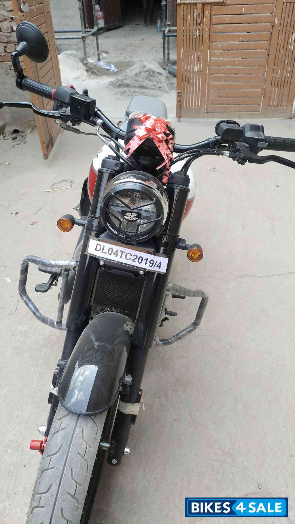 Jashper Red Jawa 42 Bobber Dual Channel ABS