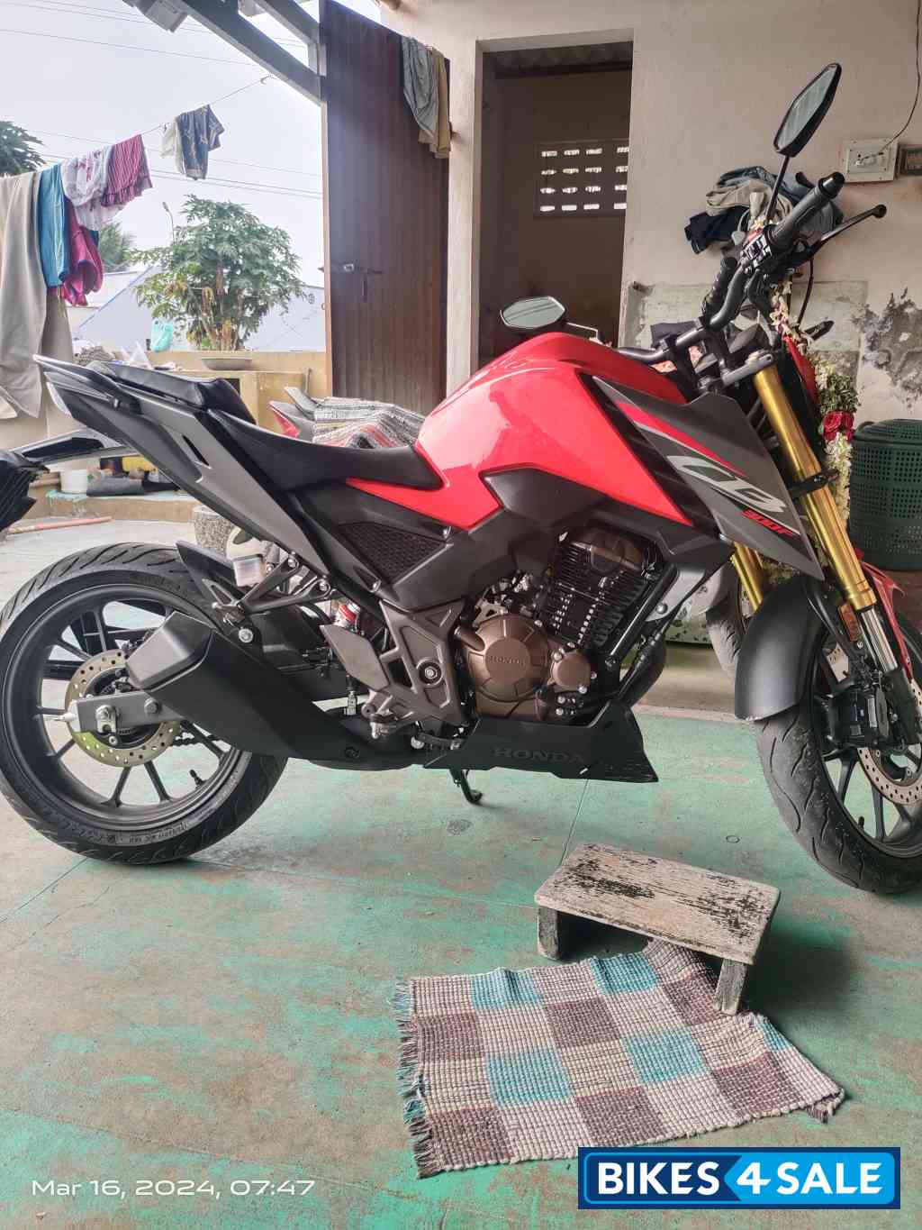 Red Honda CB300F Deluxe Pro