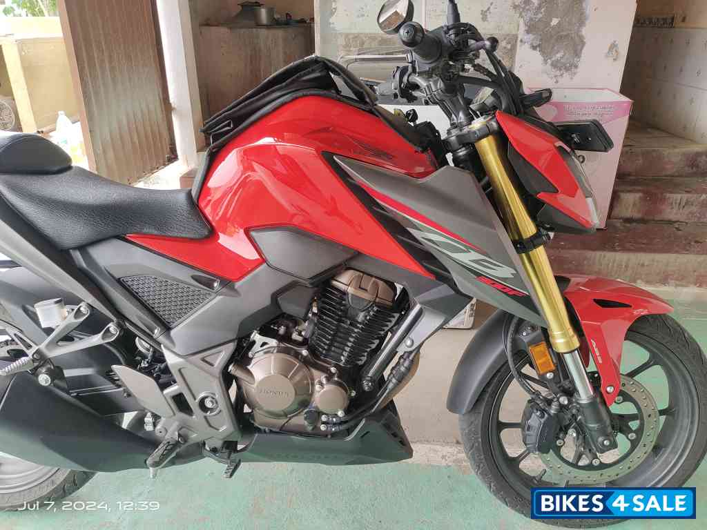 Red Honda CB300F Deluxe Pro