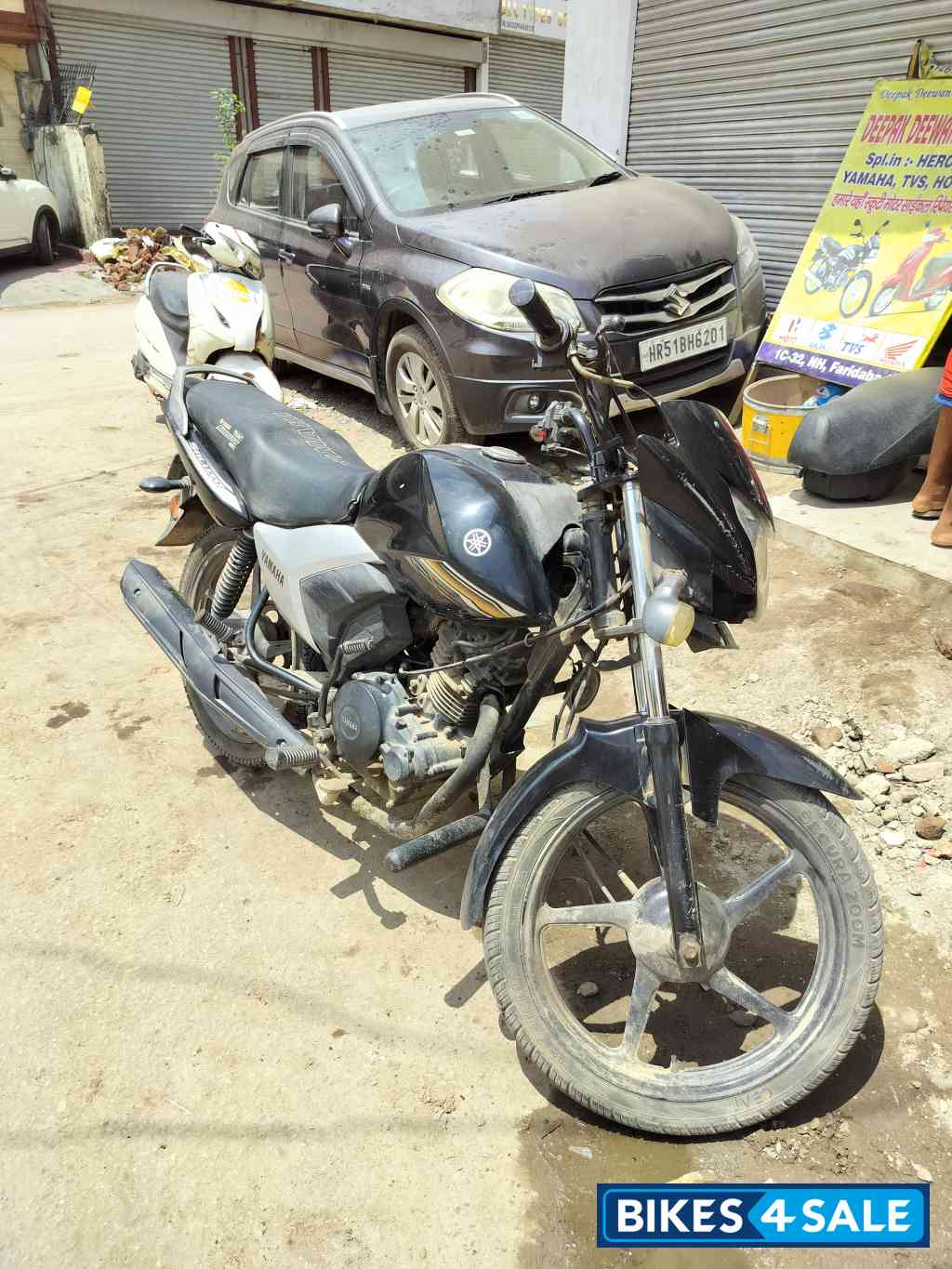 Silver Grey Yamaha Saluto 125