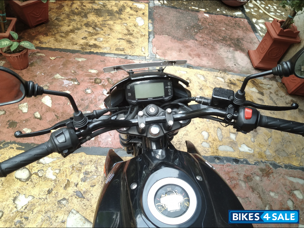 Black Suzuki Gixxer ABS