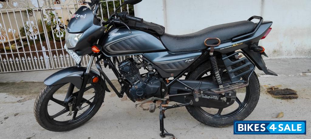Grey Honda Dream Neo