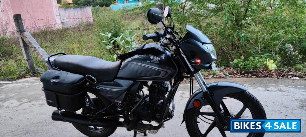 Grey Honda Dream Neo