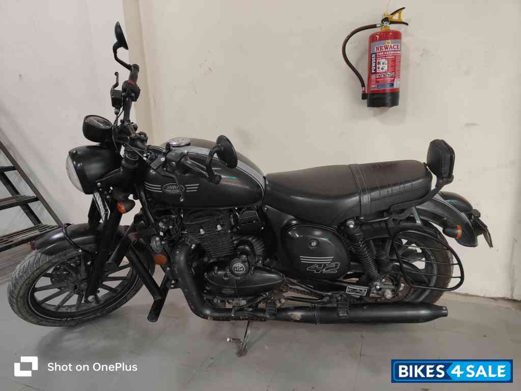Matt Black Jawa forty two BS6
