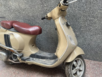 Beige Vespa Elegante 150