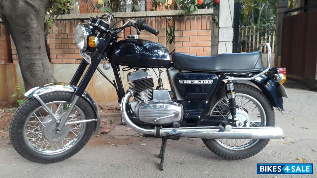 Black/dark Blue Yezdi CLII Black/dark Blue Yezdi CLII