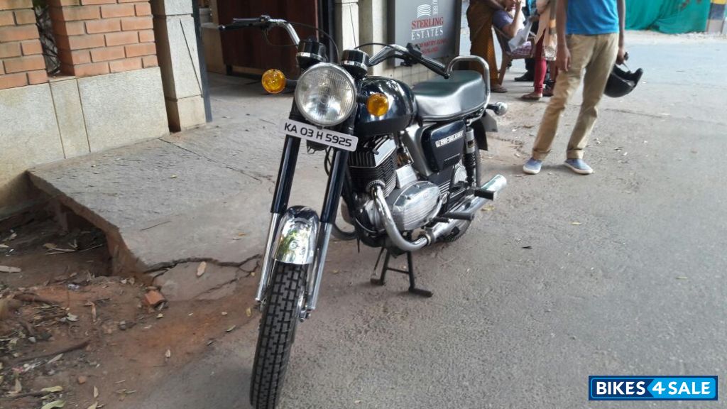 Black/dark Blue Yezdi CLII Black/dark Blue Yezdi CLII