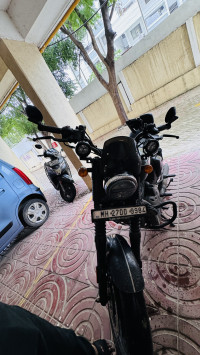 Yezdi Roadster Dark 2022 Model