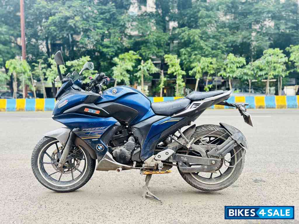 Blue Yamaha Fazer 25 Blue Yamaha Fazer 25