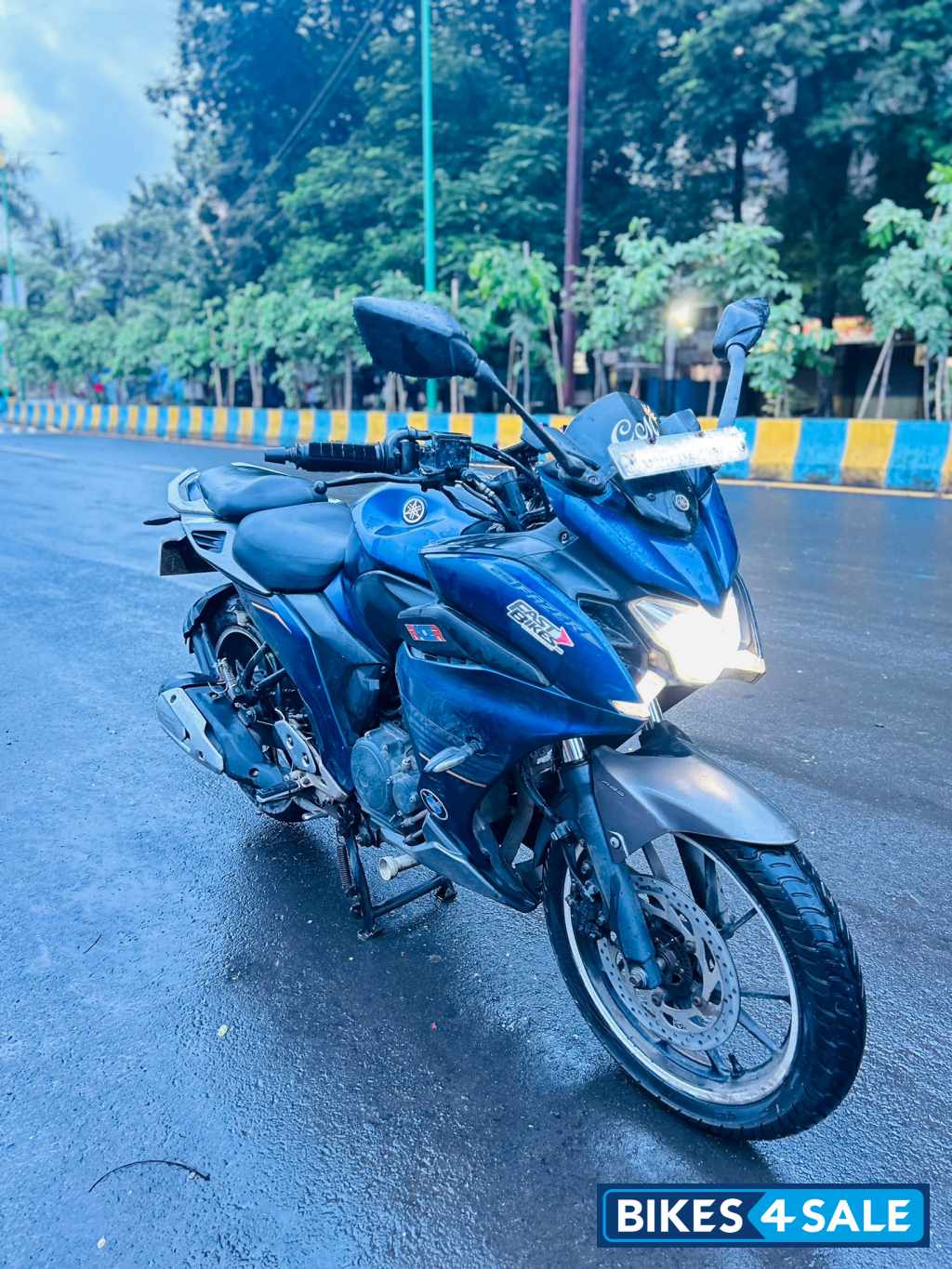 Blue Yamaha Fazer 25 Blue Yamaha Fazer 25