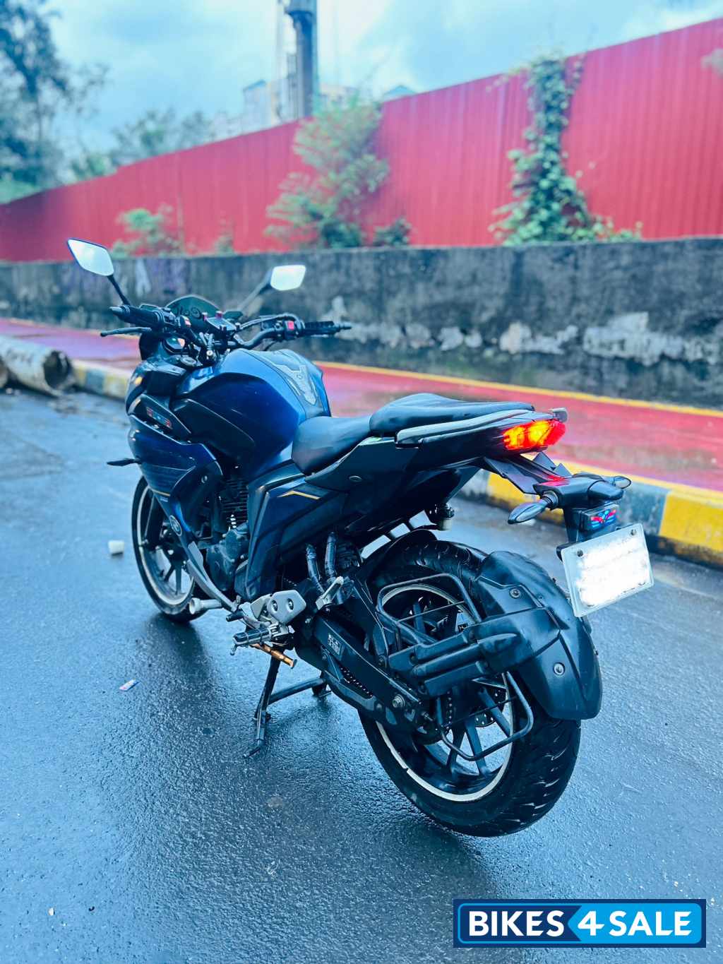 Blue Yamaha Fazer 25 Blue Yamaha Fazer 25
