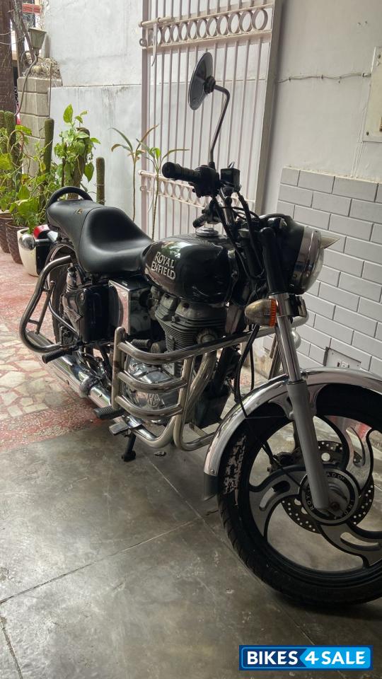 Black Royal Enfield Bullet Electra Twinspark