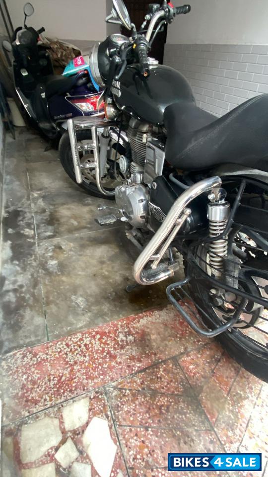 Black Royal Enfield Bullet Electra Twinspark