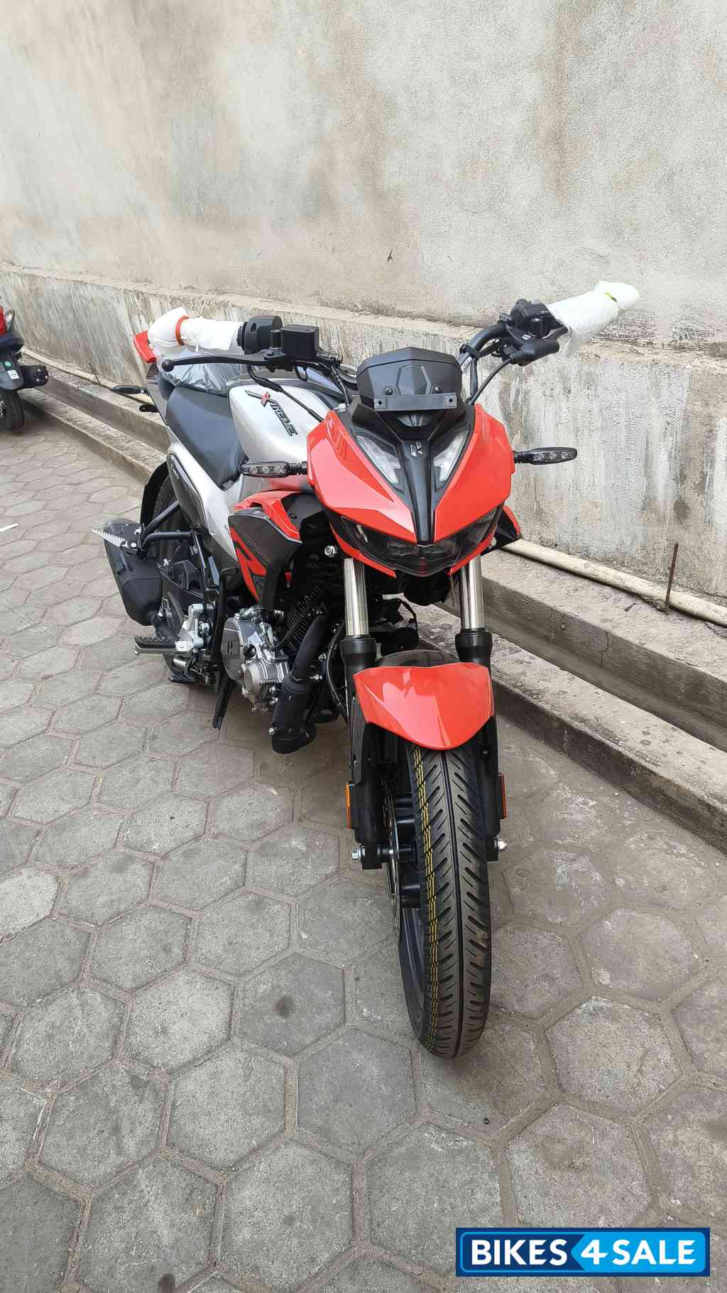 Red Hero Xtreme 125R