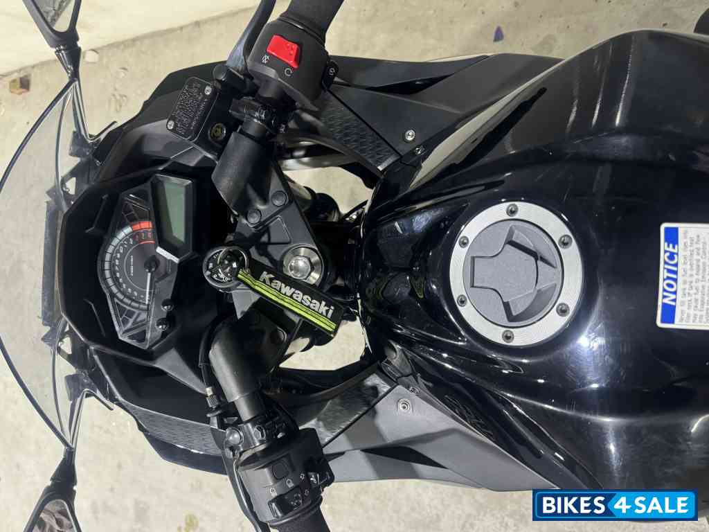 Ebony Black Kawasaki Ninja 300 BS6 2022
