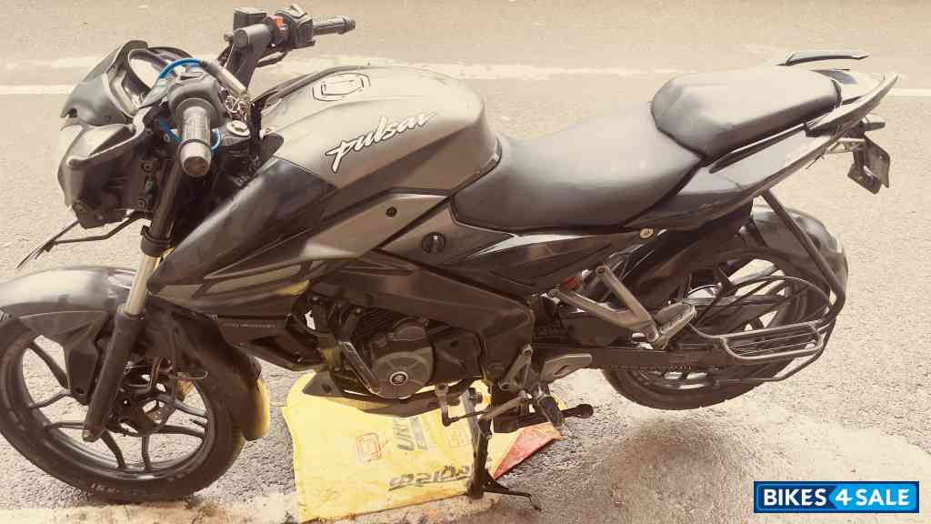 Black Bajaj Pulsar NS 160