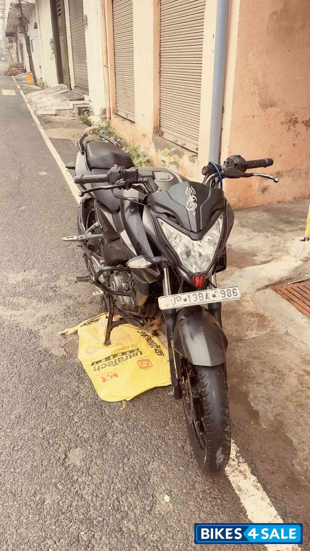 Black Bajaj Pulsar NS 160