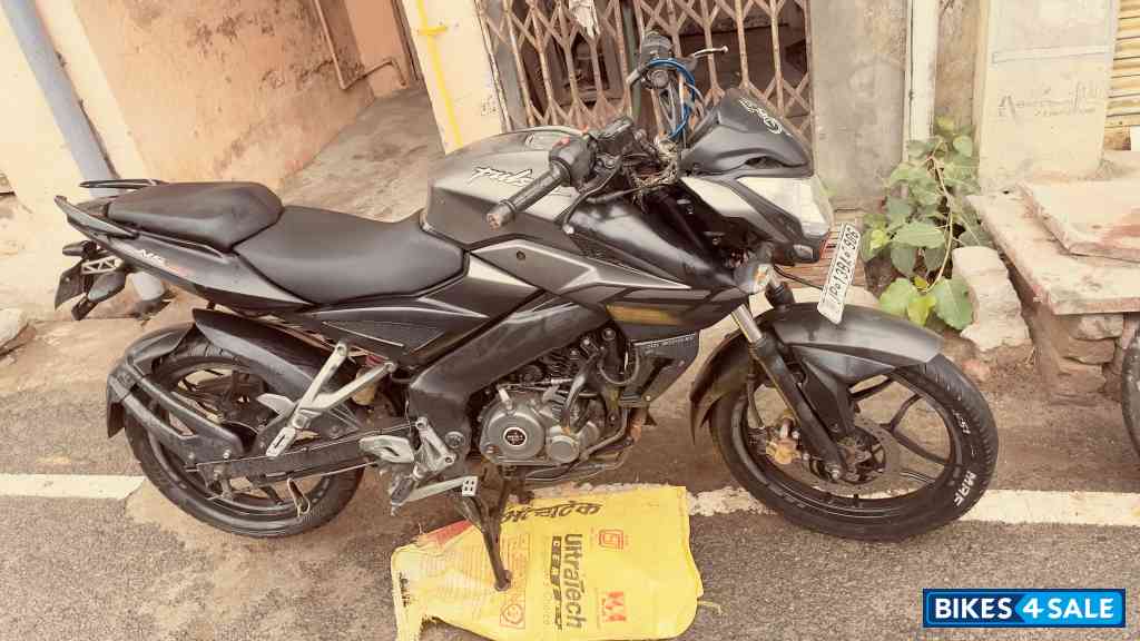 Black Bajaj Pulsar NS 160