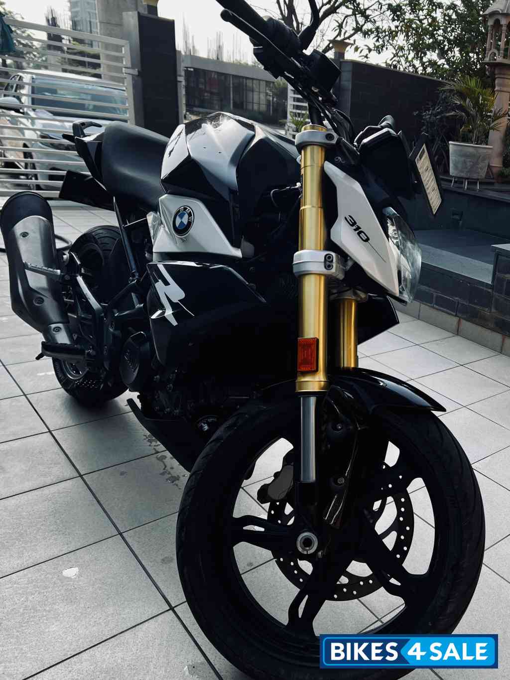 Cosmic Black BMW G 310 R BS6