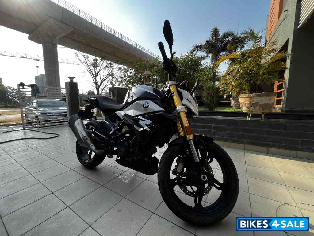 Cosmic Black BMW G 310 R BS6