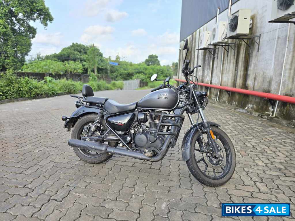 Grey Royal Enfield Meteor 350 Fireball