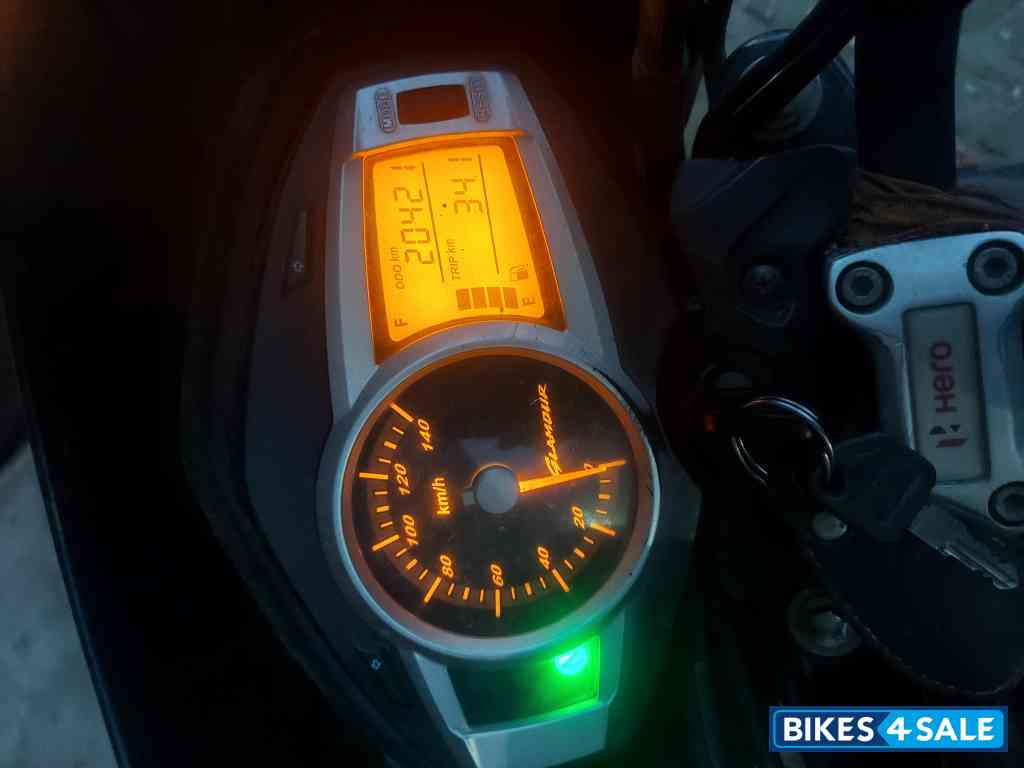 Blue And Black Hero Glamour 125 Disc