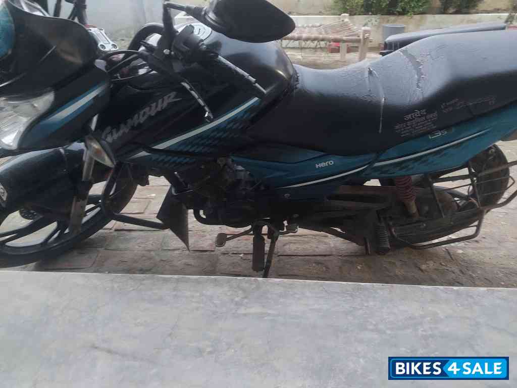 Blue And Black Hero Glamour 125 Disc