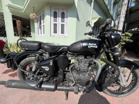 Black Royal Enfield Classic Stealth Black