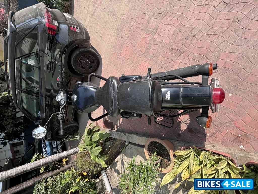 Black Royal Enfield Classic Stealth Black