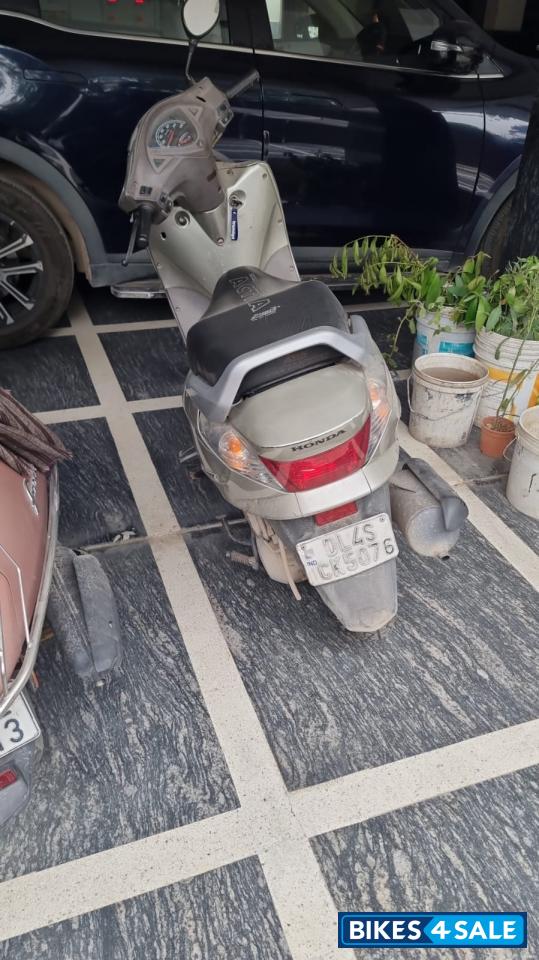 Silver Honda Aviator Silver Honda Aviator