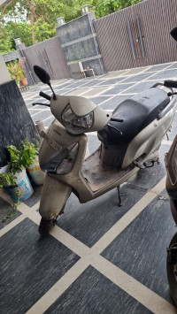 Silver Honda Aviator