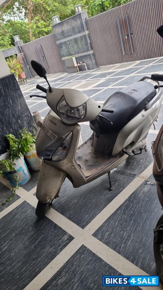 Silver Honda Aviator