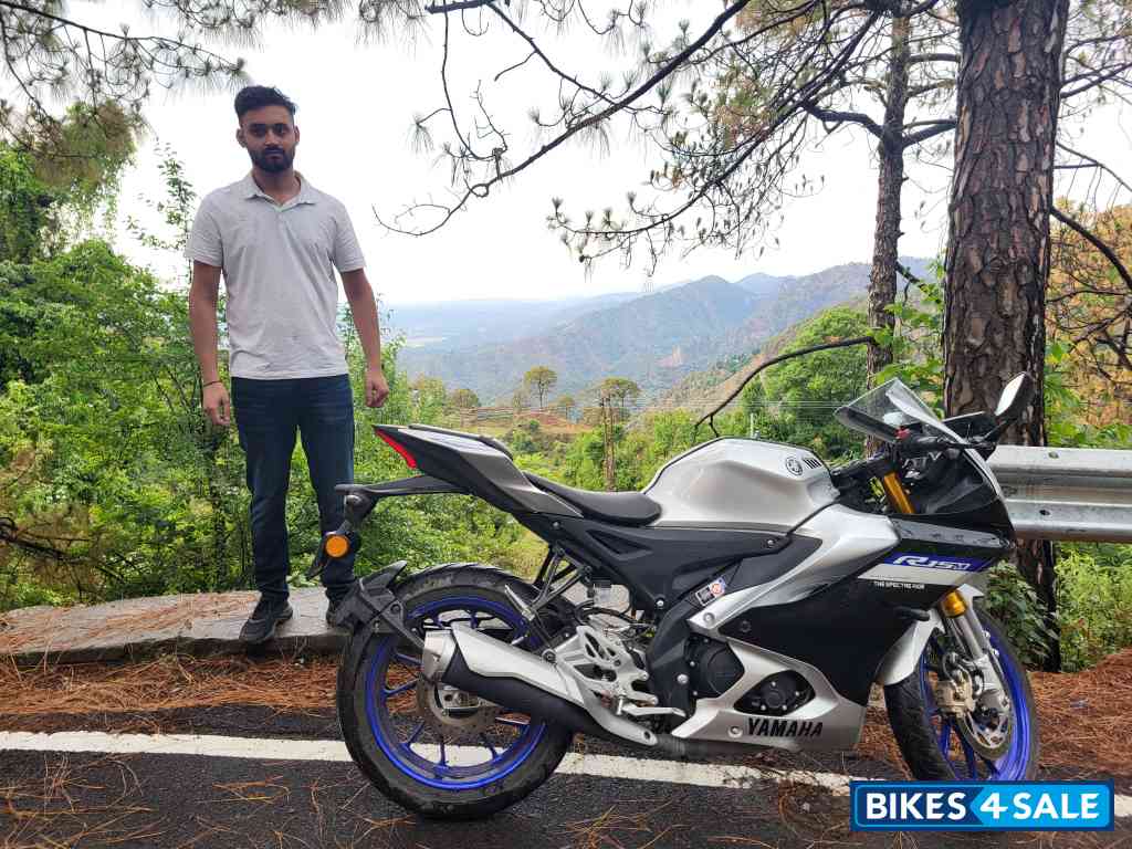 Whit Matallic C Yamaha R15M