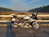 Whit Matallic C Yamaha R15M