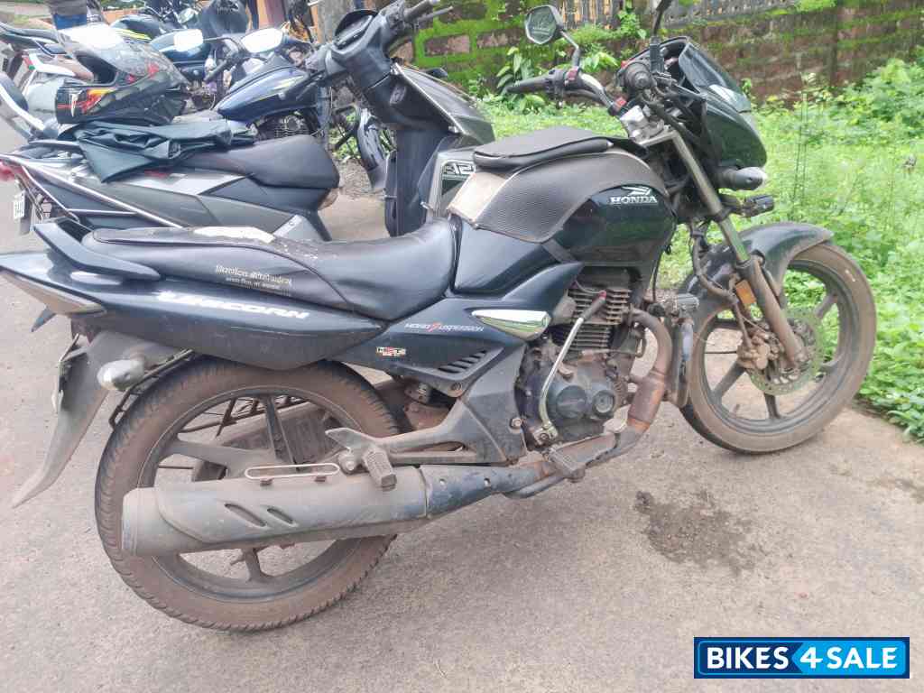 Black Honda Unicorn 160 BS6