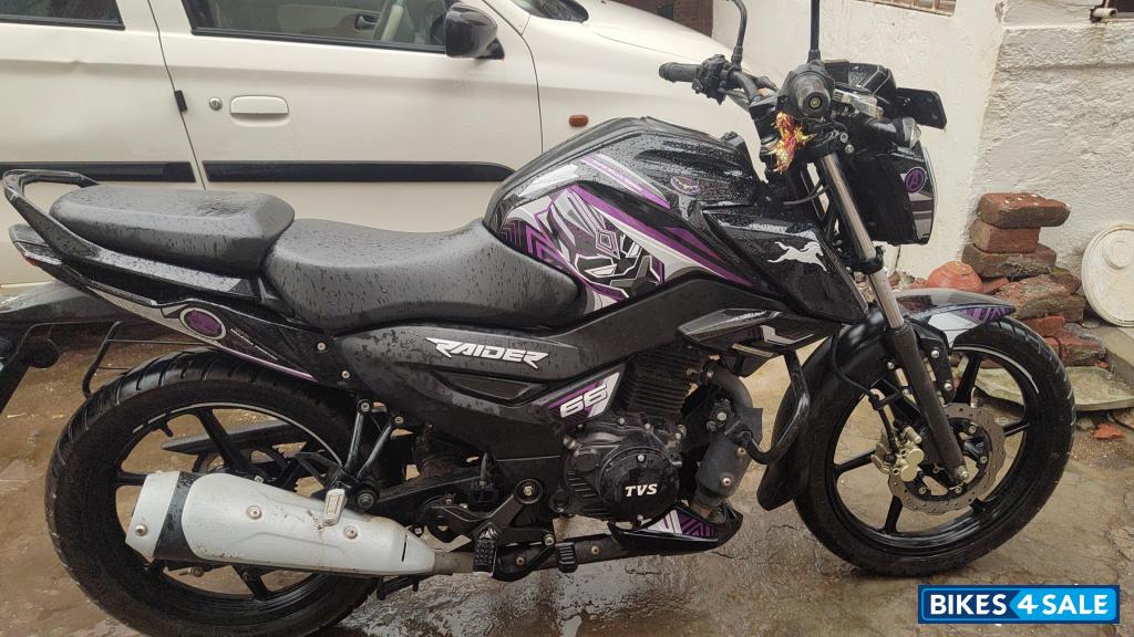 Super Squad Edition Black Pant TVS Raider 125 Marvel Super Squad Edition