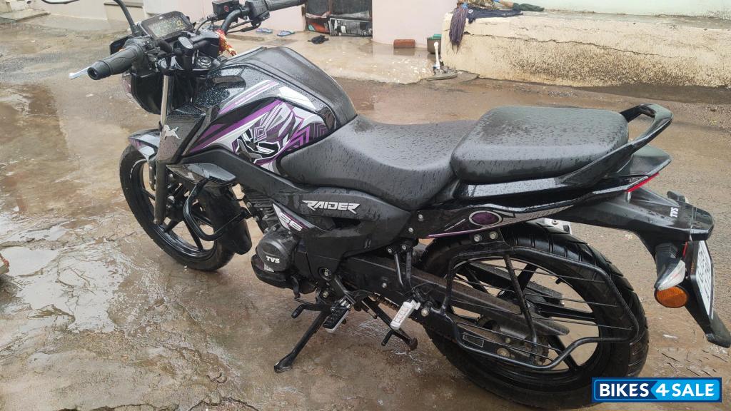 Super Squad Edition Black Pant TVS Raider 125 Marvel Super Squad Edition