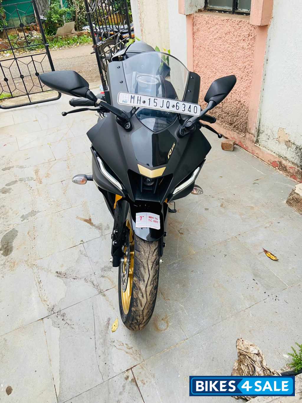 Black Mt Yamaha R15 V4