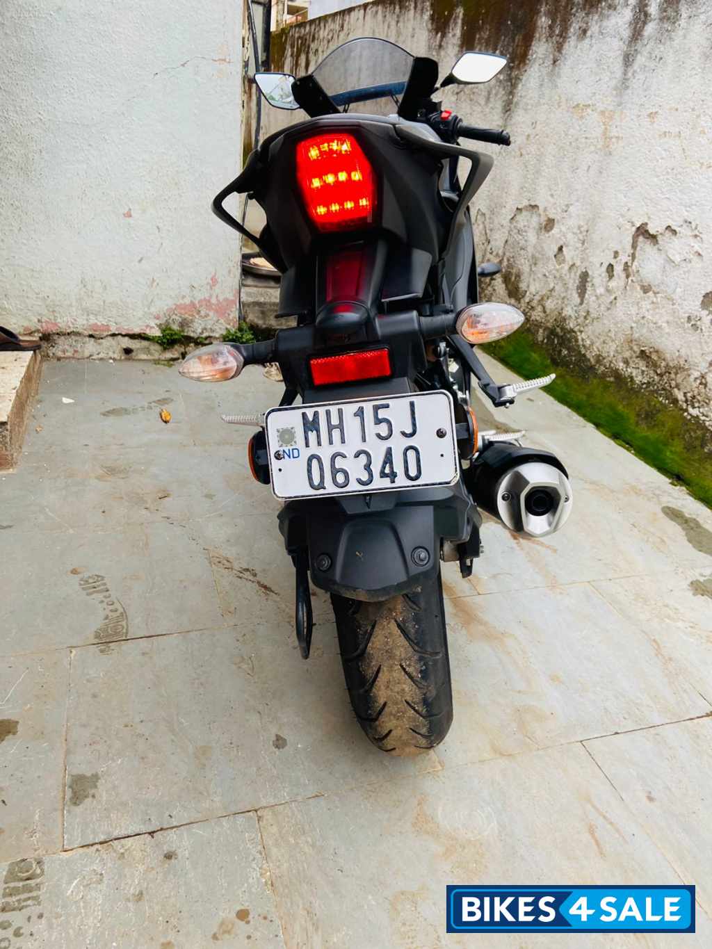 Black Mt Yamaha R15 V4