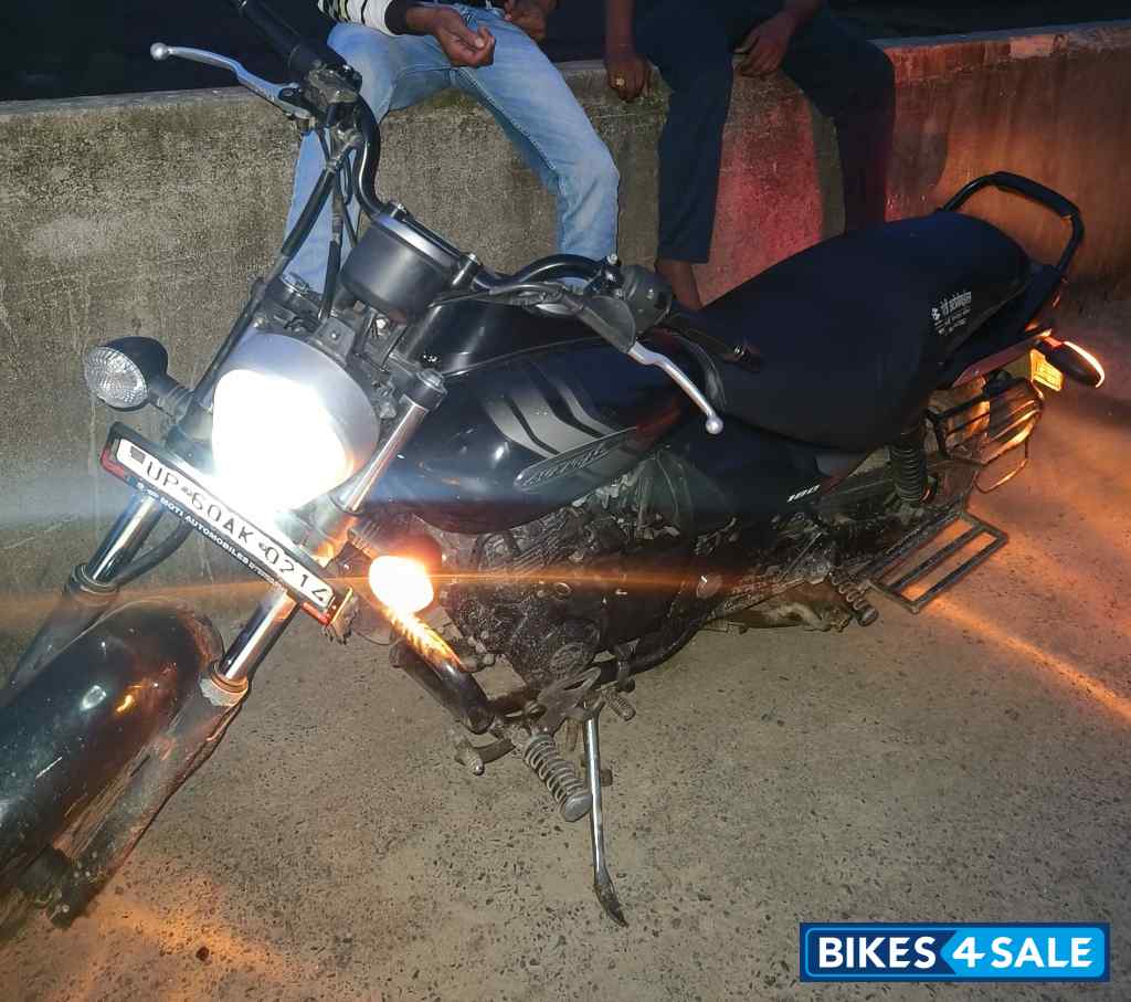 Bajaj Avenger Street 180