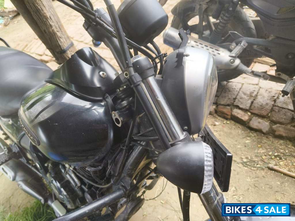 Bajaj Avenger Street 180