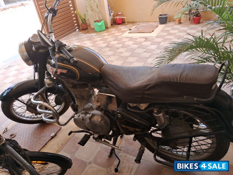 Black Royal Enfield Bullet Standard 350