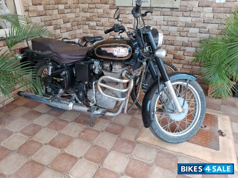 Black Royal Enfield Bullet Standard 350