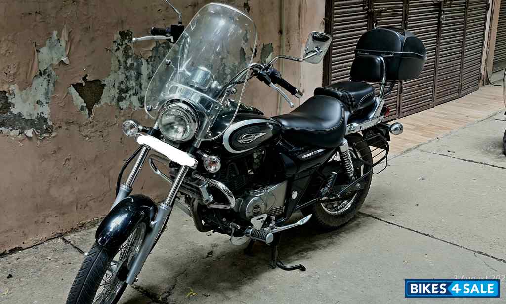 Black Bajaj Avenger Cruise 220