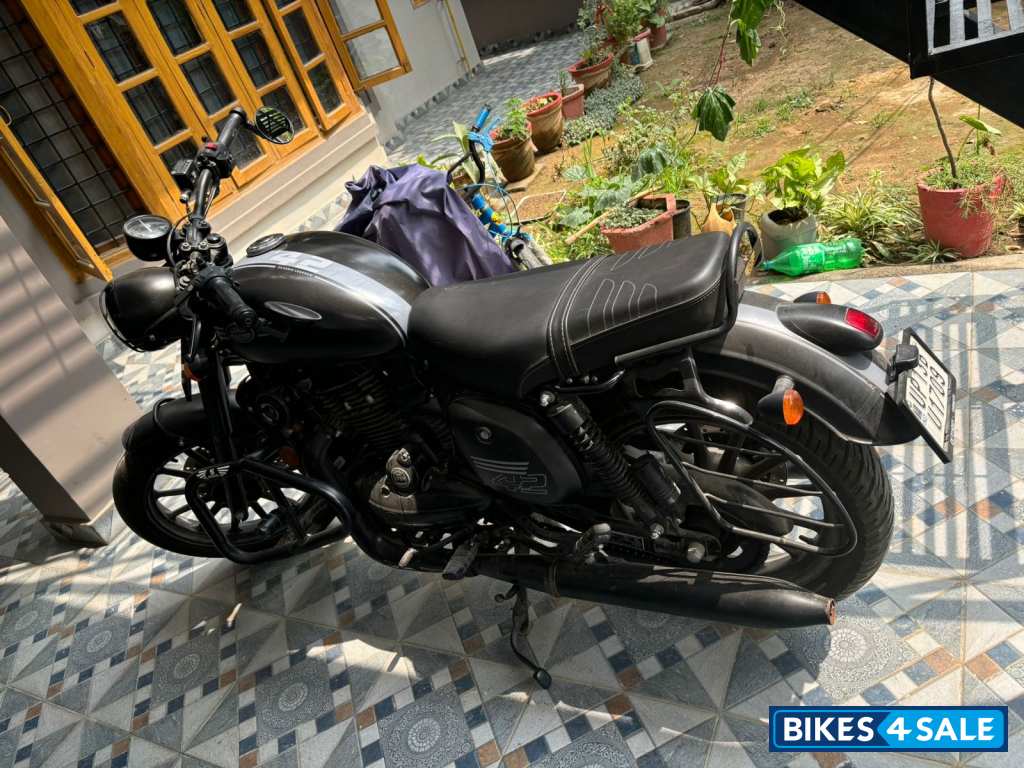 Jawa 42 Dual Channel ABS AllStar Black