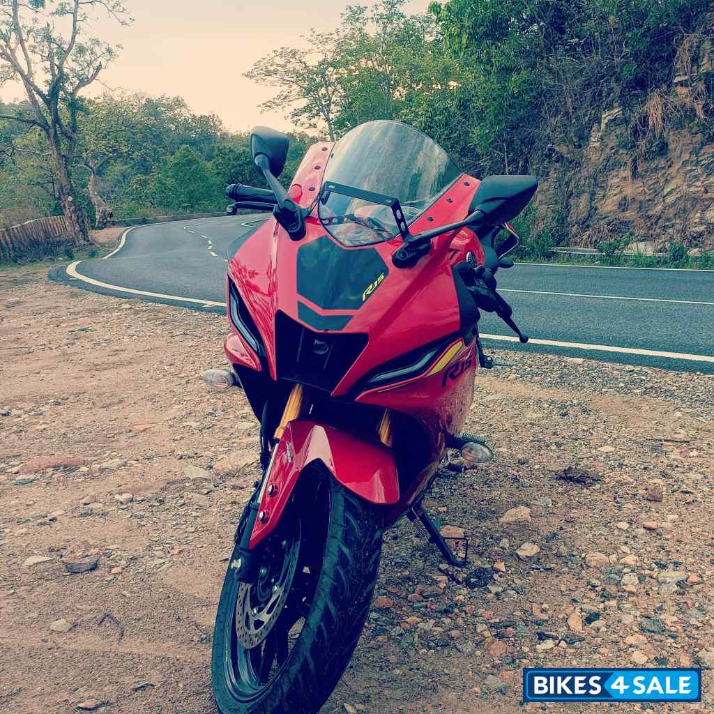 Yamaha R15 V4
